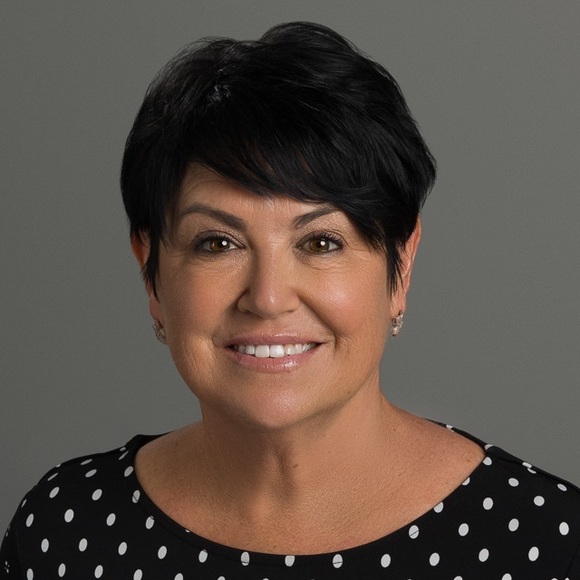 Meet your Posher, Lisa - Picture 2 of 2